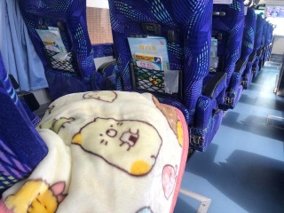 車内のひざかけも「すみっコぐらし」