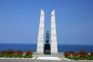 氷雪の門（樺太島民慰霊碑）