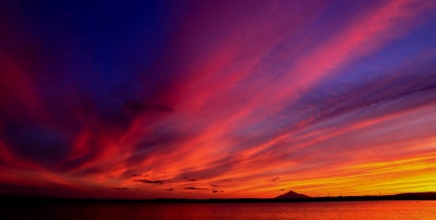 秋の夕焼けと利尻島